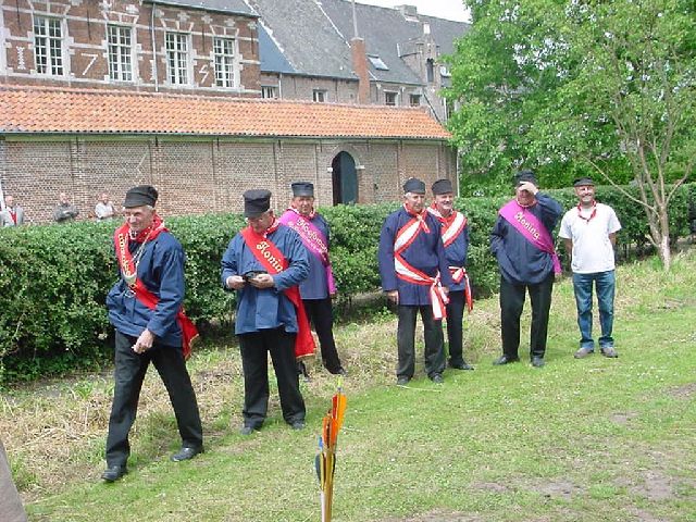 koningsschieting2005_06.jpg - Genodigden van de hoge gildenraad